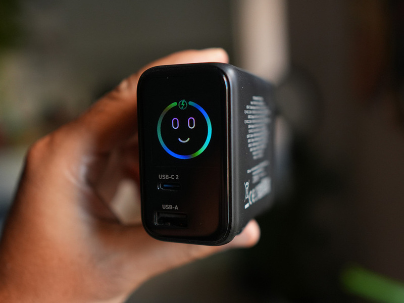 Un solo caricatore GaN per laptop e smartphone: bastano 100W?