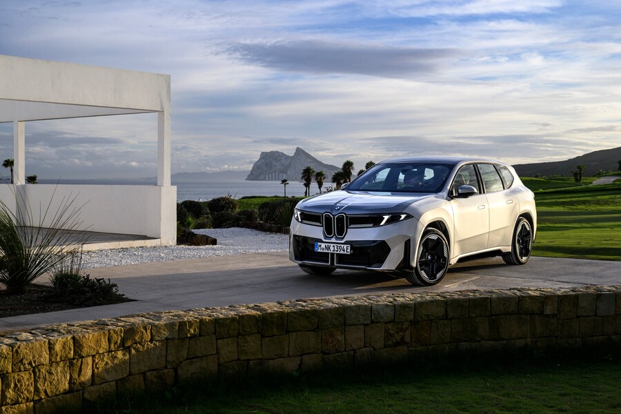 The new BMW iX3 50 xDrive, Space Silver